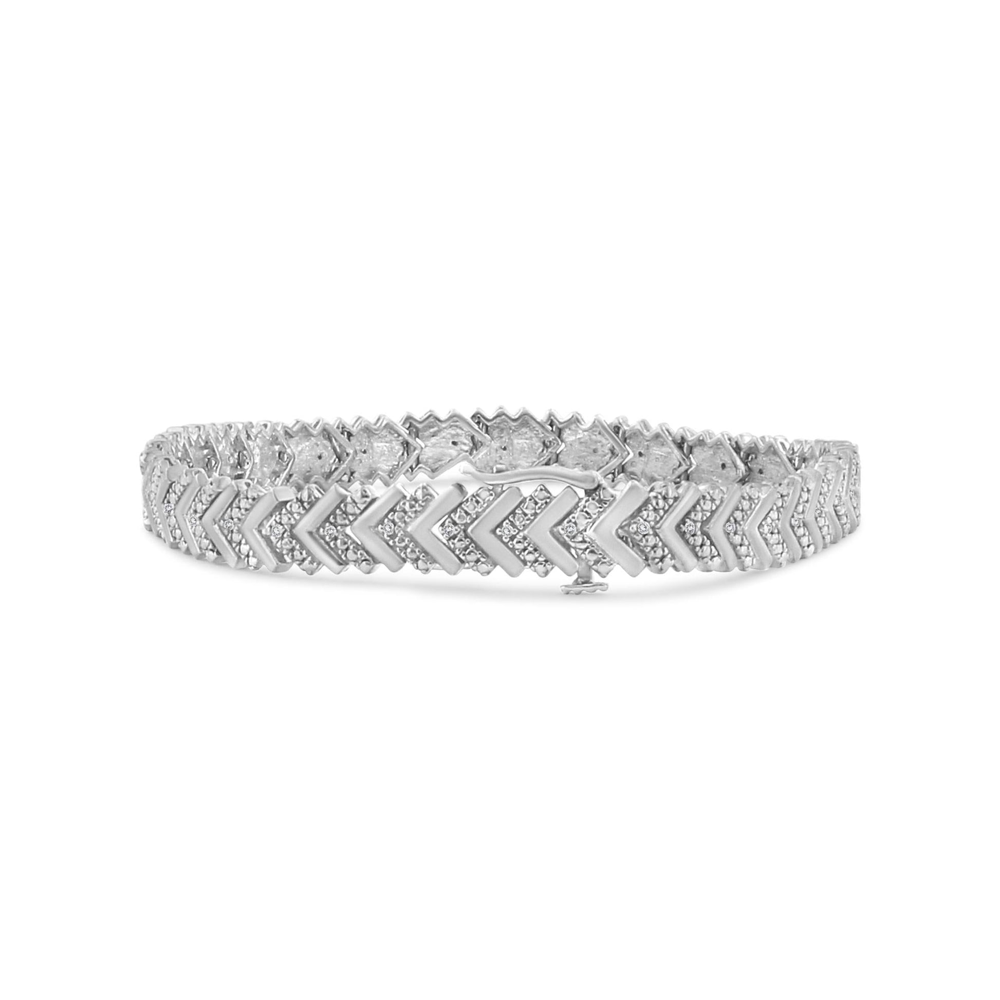 .925 Sterling Silver 1/6 Cttw Round-Cut Diamond Chevron Wave 7.25’’ Link