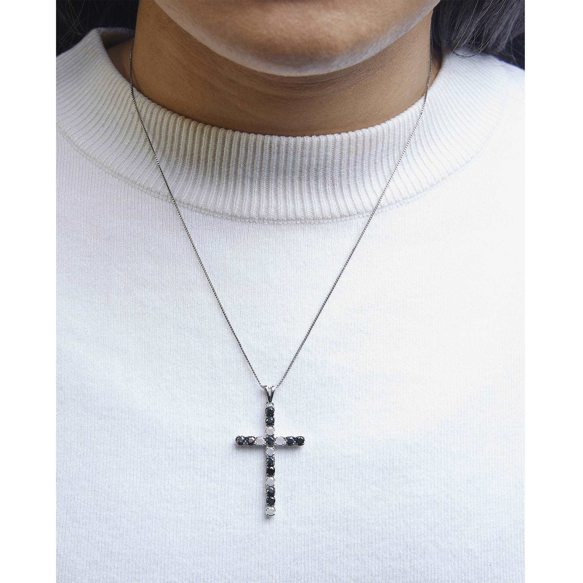 .925 Sterling Silver 1.0 Cttw Black and White Diamond Alternating Classic Cross 18" Pendant Necklace (Black/I-J Color, I3 Clarity)"