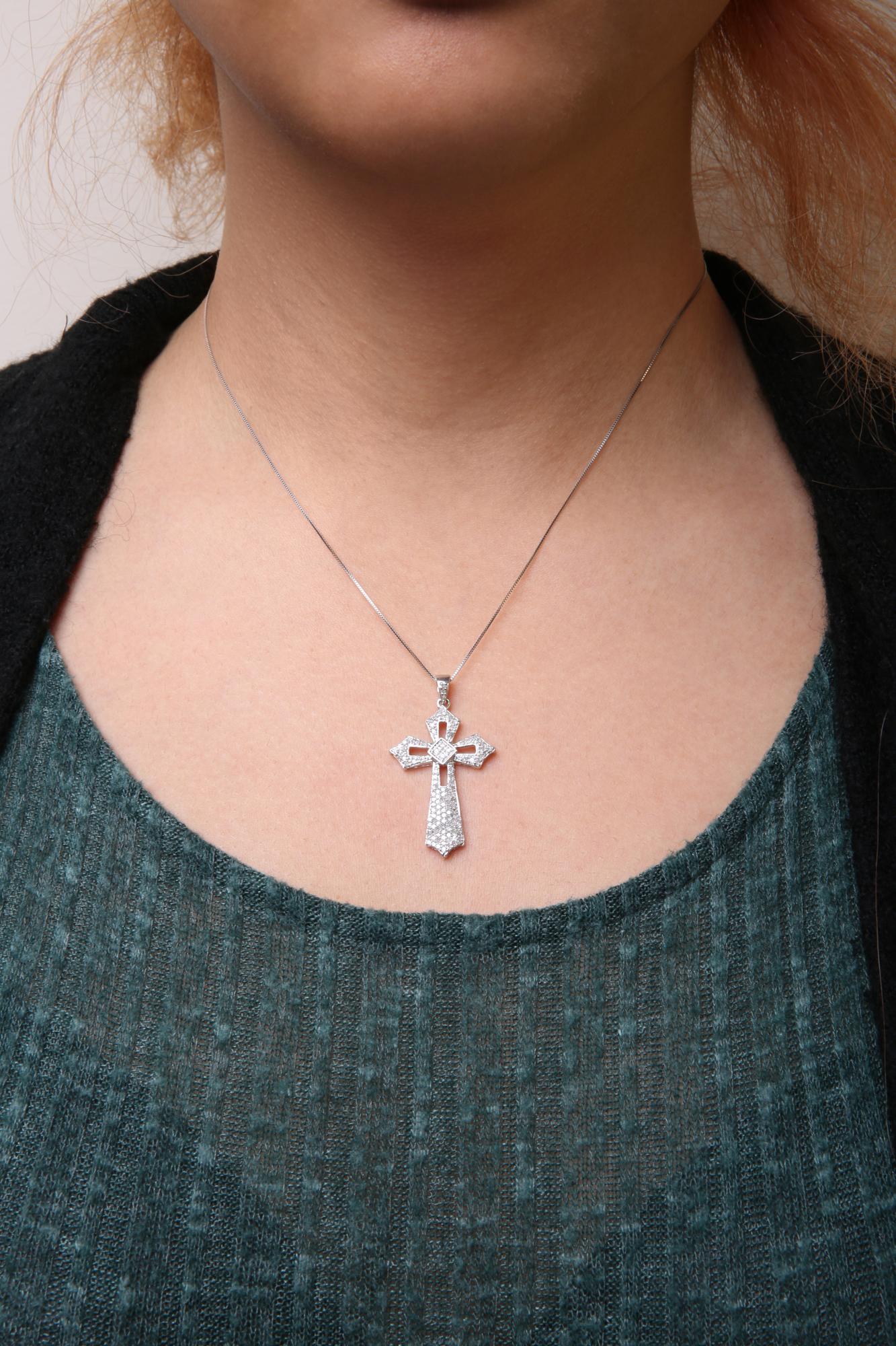 .925 Sterling Silver 1.00 Cttw Diamond Fleur De Lis Cross 18’’ Pendant